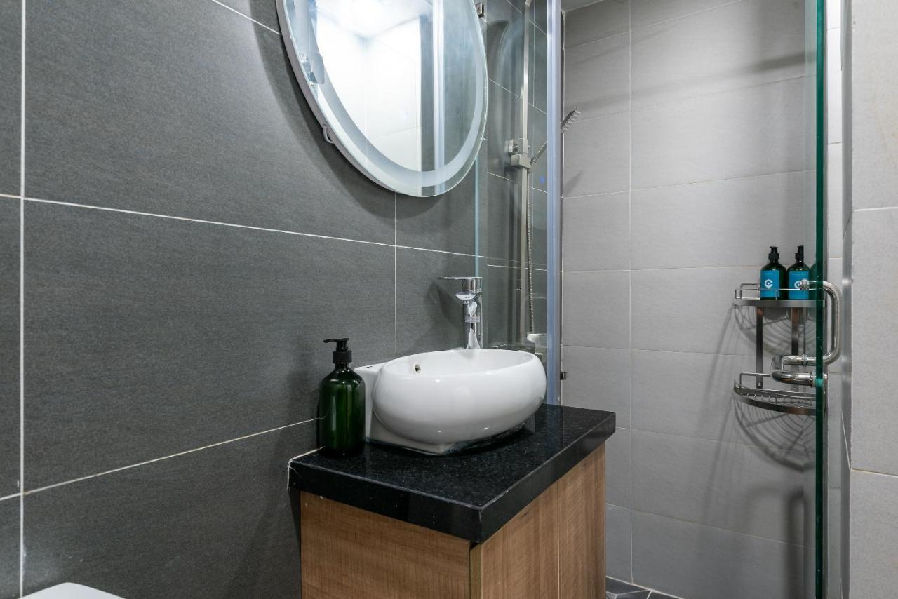 Cozrum Homes - Oriental House Ho Chi Minh City Bagian luar foto